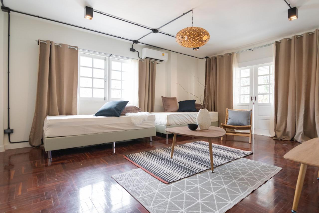 Mini-Me Hubs, Charm Suites & Pool In Old City Čiang Mai Exteriér fotografie