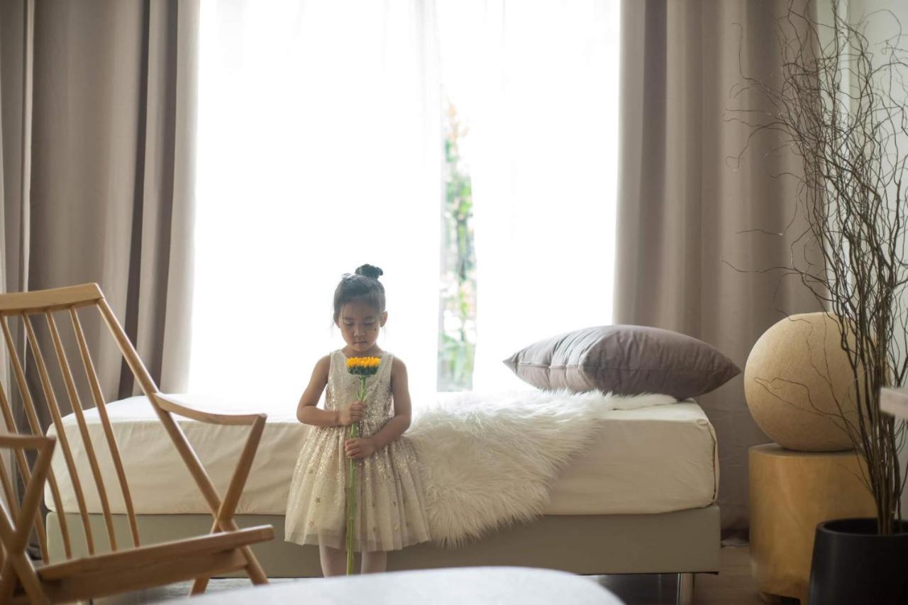 Mini-Me Hubs, Charm Suites & Pool In Old City Čiang Mai Exteriér fotografie