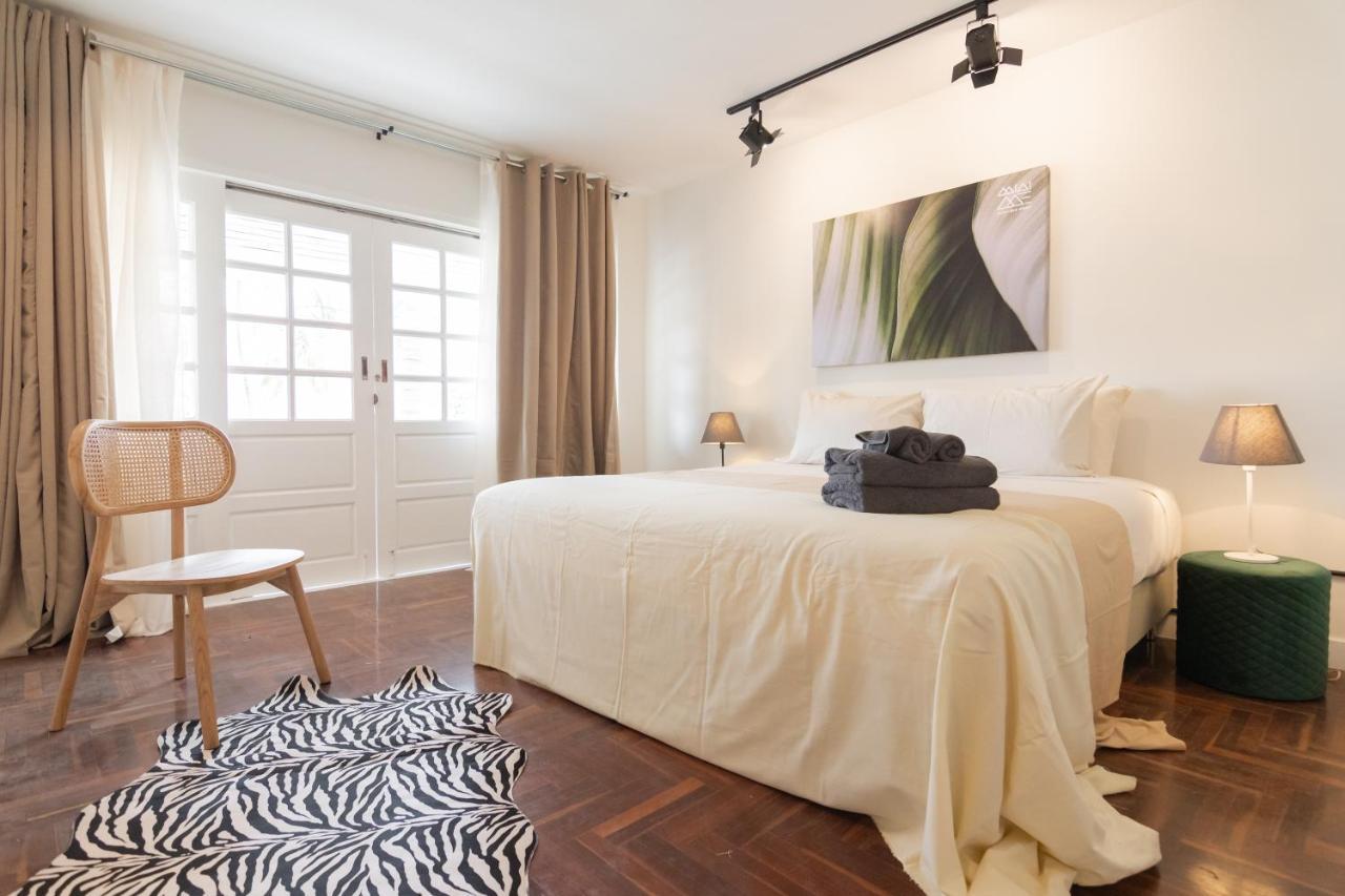 Mini-Me Hubs, Charm Suites & Pool In Old City Čiang Mai Exteriér fotografie