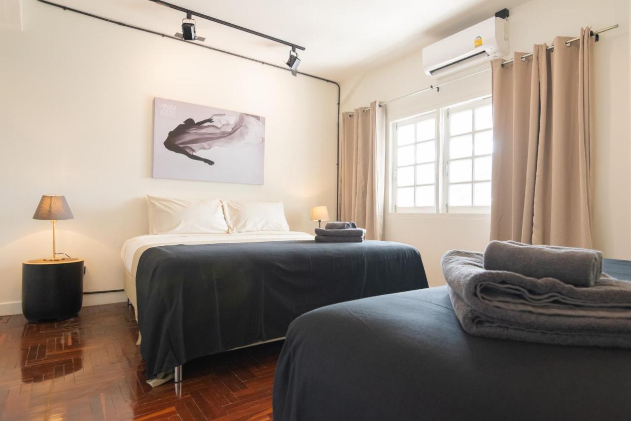 Mini-Me Hubs, Charm Suites & Pool In Old City Čiang Mai Exteriér fotografie