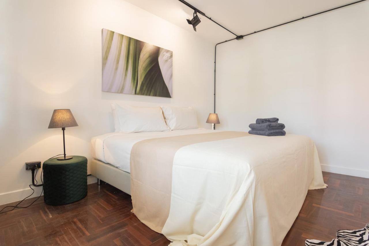 Mini-Me Hubs, Charm Suites & Pool In Old City Čiang Mai Exteriér fotografie