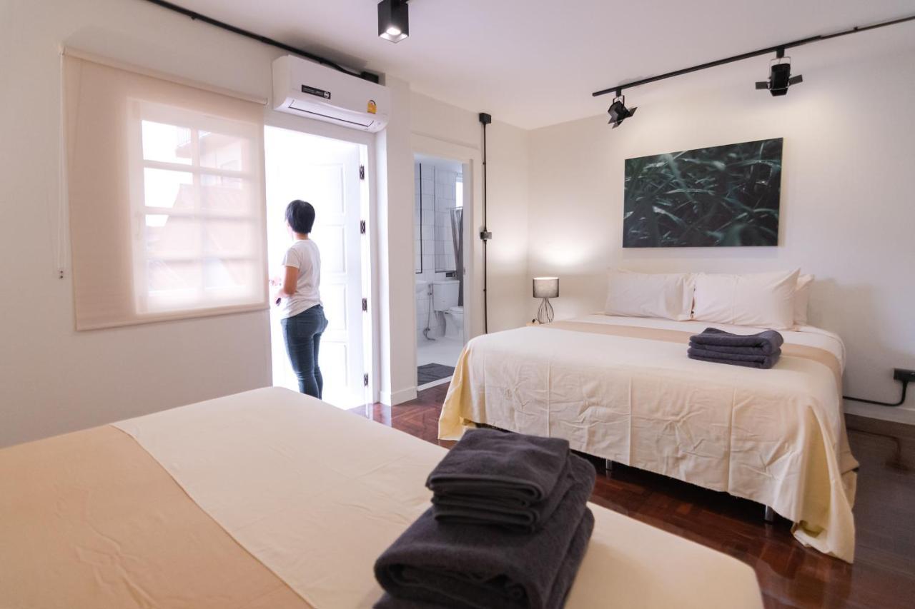 Mini-Me Hubs, Charm Suites & Pool In Old City Čiang Mai Exteriér fotografie