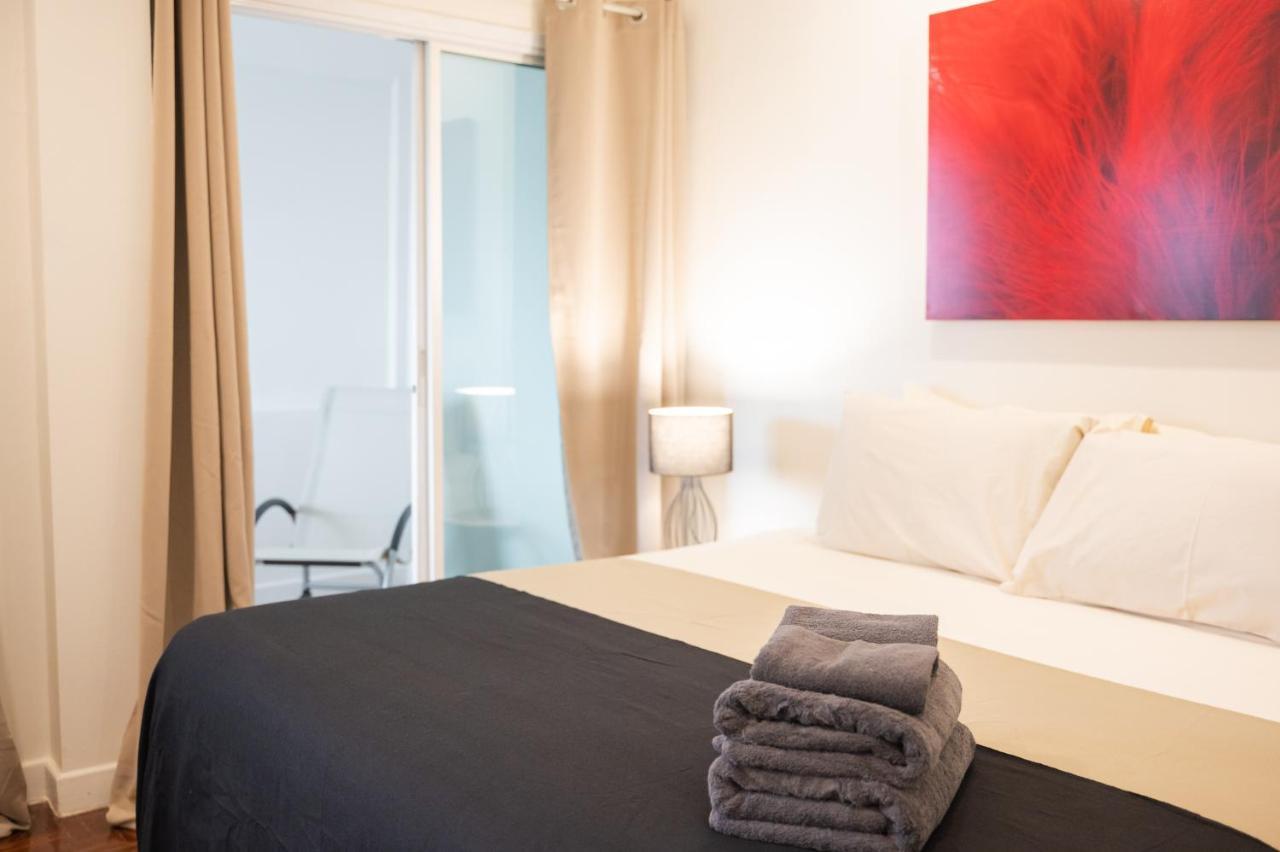 Mini-Me Hubs, Charm Suites & Pool In Old City Čiang Mai Exteriér fotografie