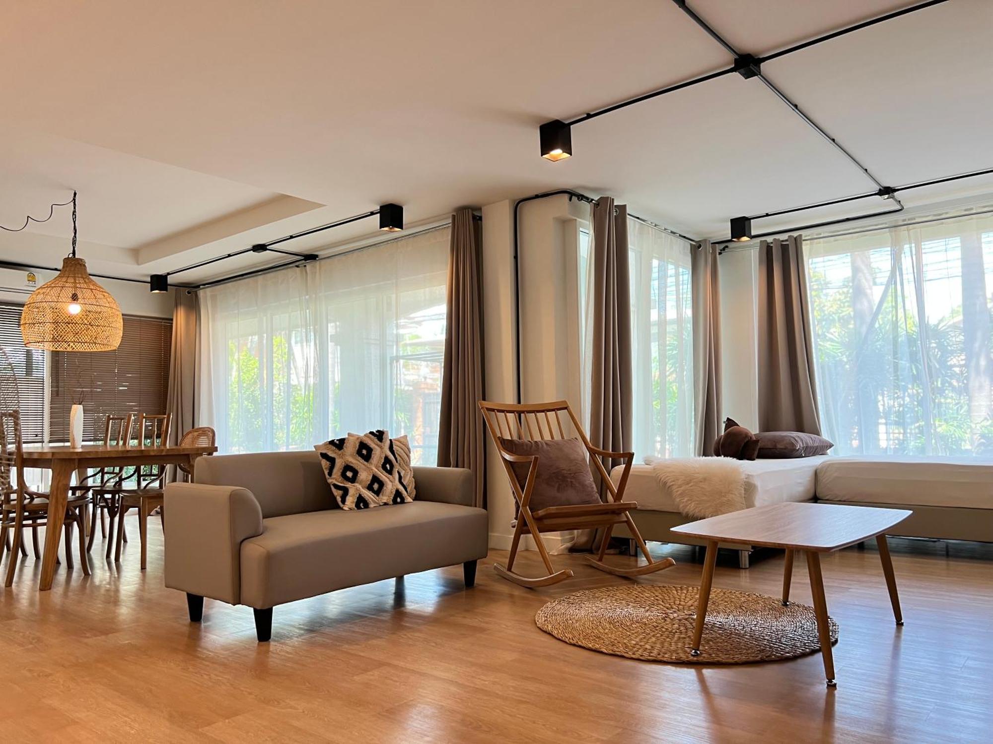 Mini-Me Hubs, Charm Suites & Pool In Old City Čiang Mai Exteriér fotografie